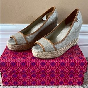 Tory Burch Plata/royal Tan wedge